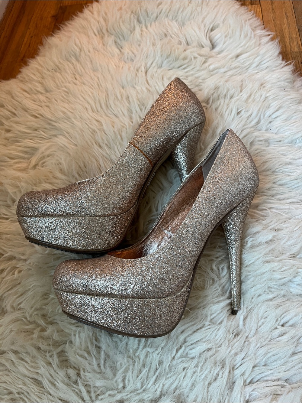Bakers Victoria G 2020 Gold Sparkle Platform Stiletto Heel Pumps